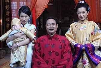 皇帝为何不允许嫔妃哺乳？权力背后的算计是什么？刚刚生产的贵妃被抬回宫中，却怀