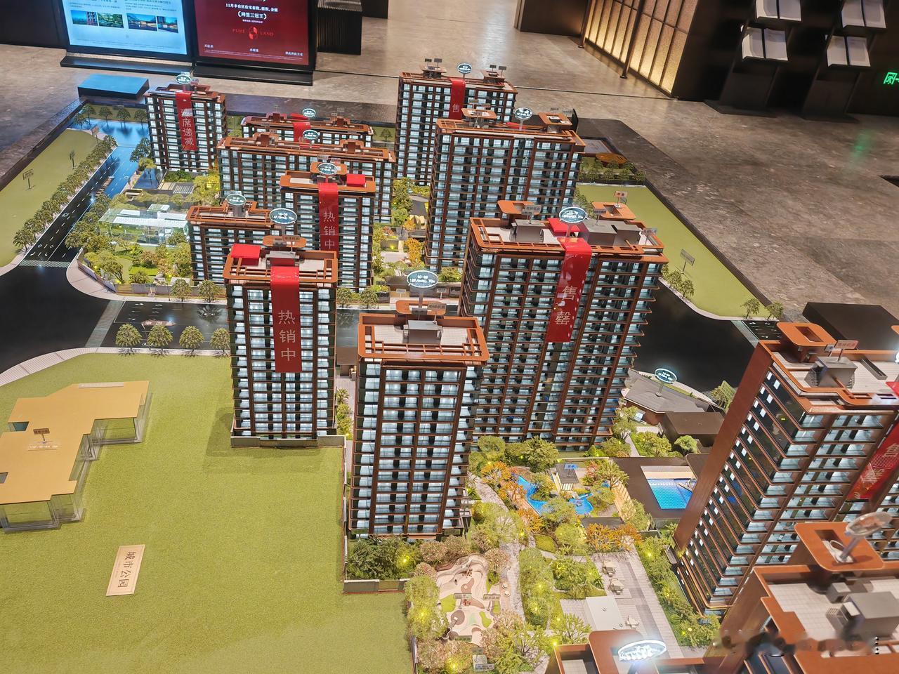 北京丰台区东铁营桥南，金茂璞逸丰宜项目，该地区高端改善楼盘，第四代科技住宅。伴随