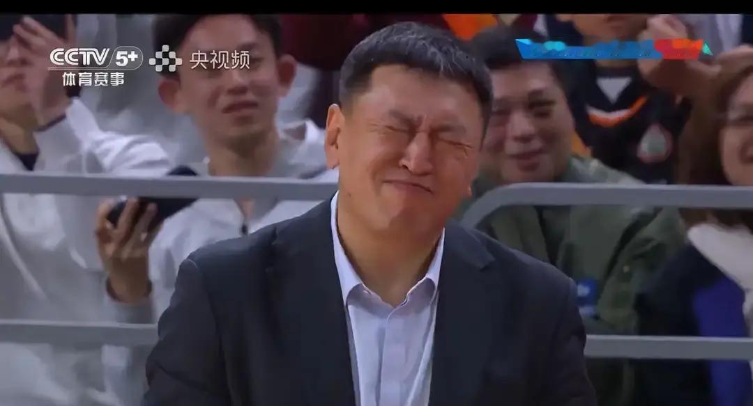 王世龙在浙江队干得不错，带出了常规赛第一。可季后赛没顶住，说下课就下课了。你说这