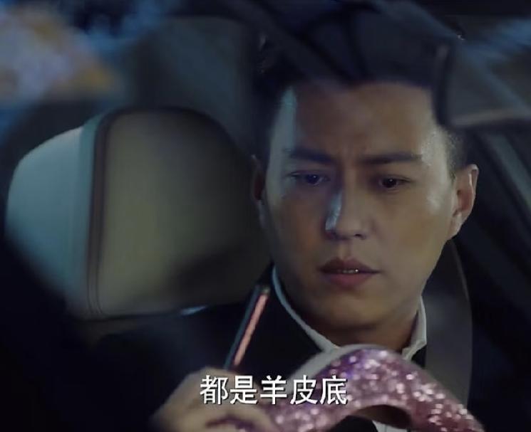 罗子君在唐晶家一起聚聚后，下来就撒娇耍赖让贺涵送自己回家。贺涵说：“我工作很忙