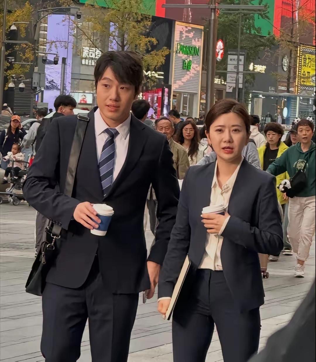 万万没想到，当年如此迷人的女神，居然也沦落到这步田地，变成一位老大妈，太遗憾了。
