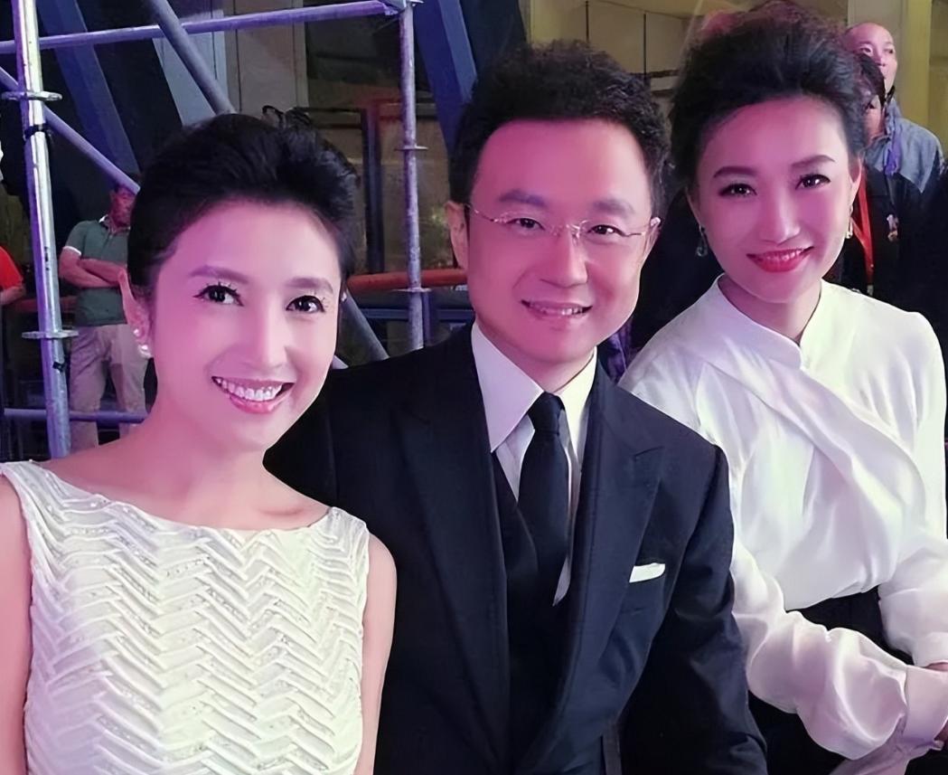 [点赞]2017年，著名主持人刚强向春妮求婚，春妮表示：“结婚可以，但是咱先说