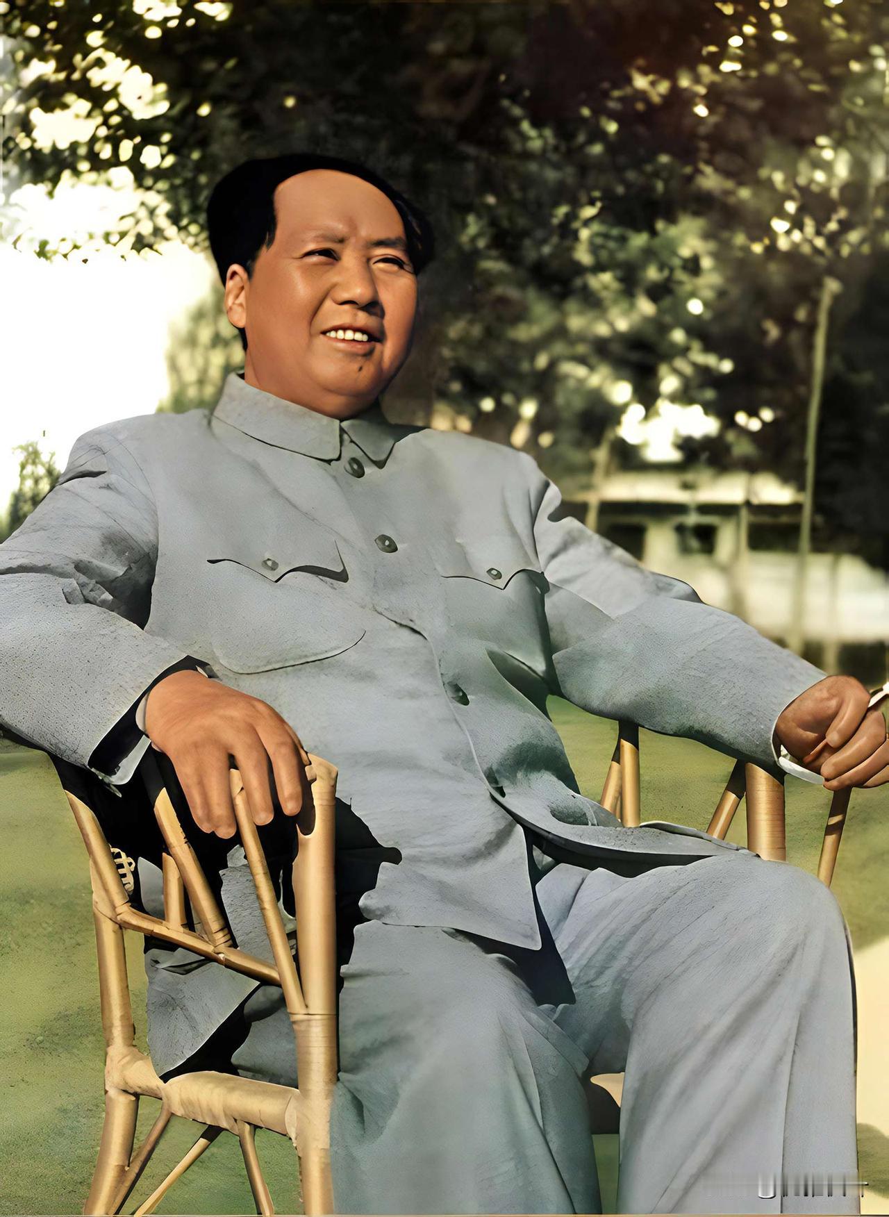 毛主席对企业发展的关注点，藏着对工人的重视。1956年，一位企业家想和国家谈工