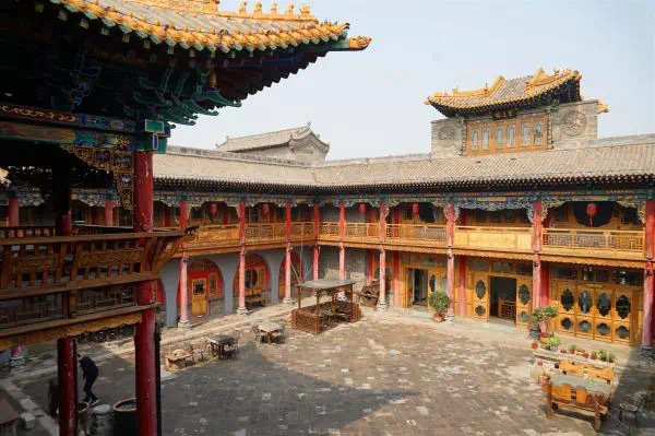 平遥，一座活着的城这里浸透着千余年沉淀下来的历史，从绵延十里的古