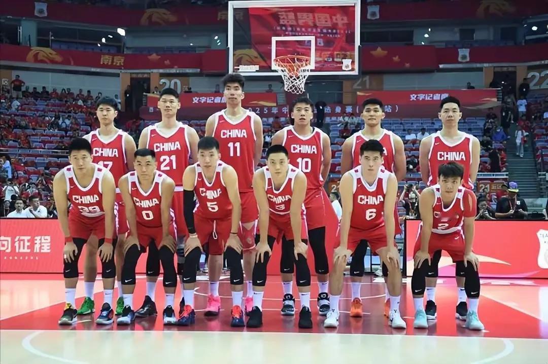 令人失望！运动战0分+7失误+控球慢吞吞，这状态怎能打好亚洲杯中国男篮最大的短