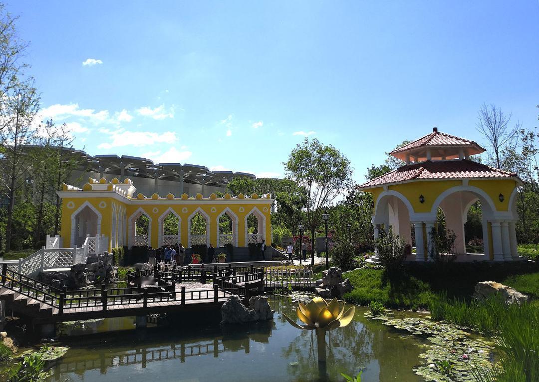 真的，来了弥勒才知道什么叫“躺平”。这地方太适合养老了，左手温泉右手红酒，日子过