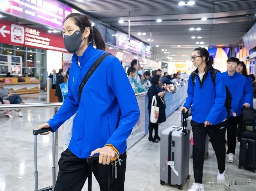 全运女排群英聚濠江！朱婷领衔劲旅抵澳，11月7日巅峰对决将启11月4日，澳