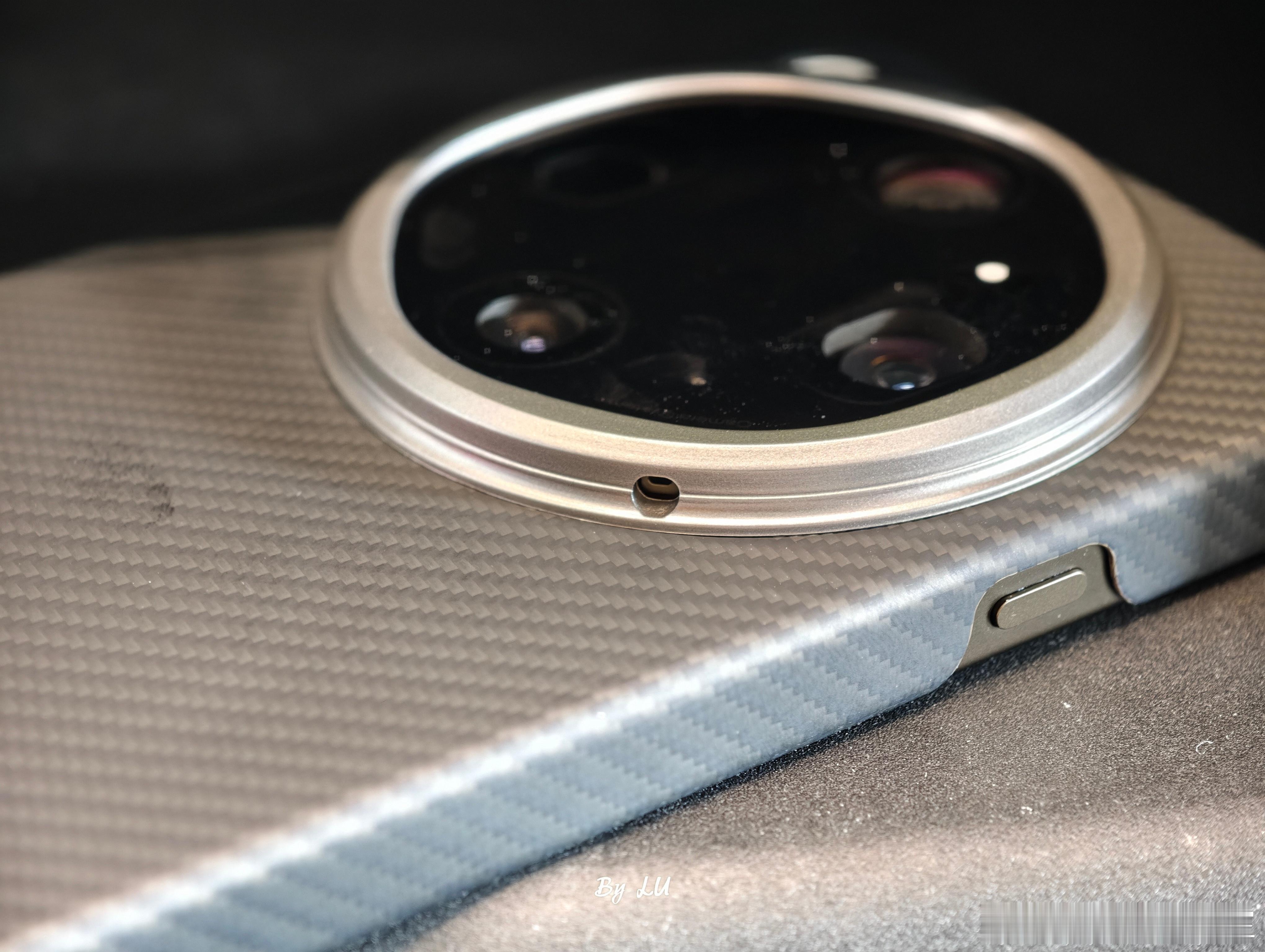 X9Ultra的这个麦克风开孔超精细，该说不说oppo手机壳的做工确实是