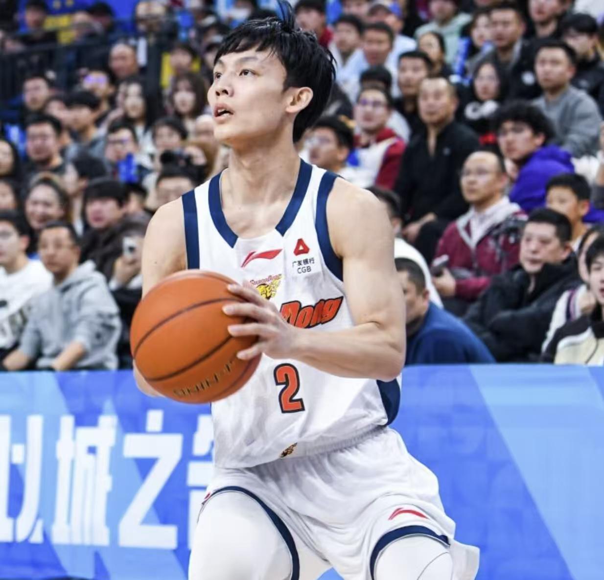 大家发现没，今晚19点35分，CBA常规赛广东男篮客场挑战山东男篮，对于处在三连