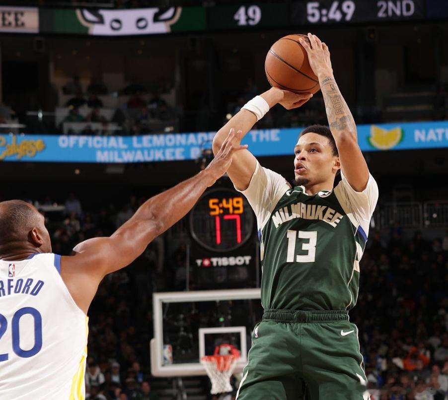 手刃老东家!罗林斯本场22投13中,三分8中5砍下32分8助攻3篮板。勇士在20