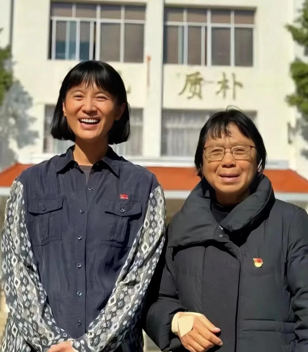 宋佳演活了张桂梅，让我们知道，只要张桂梅不放弃，她有没有好家境根本不重要。说白