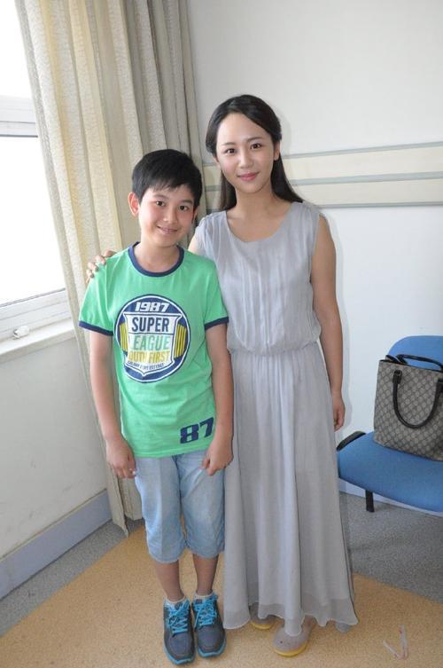 对年龄差有了实感！杨紫和胡先煦的合照，杨紫这张照片感觉好温柔啊，邻家姐姐既视感。