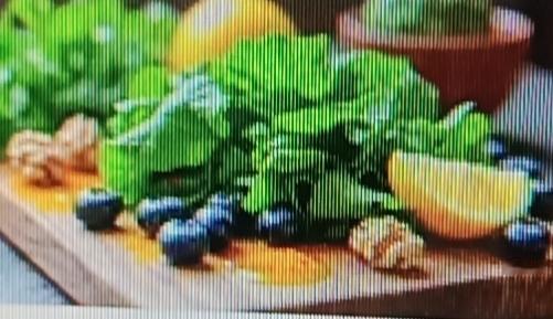 现在的人熬夜、吃外卖，肝脏负担重。不过有些食物能帮肝脏“减负”。比如鸡胸肉炒西兰