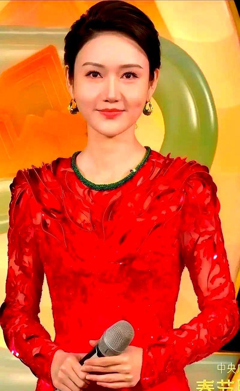 春晚提词器黑屏那3秒，我才读懂央视用人的“潜规则”。马凡舒是门面，刘心悦是气质