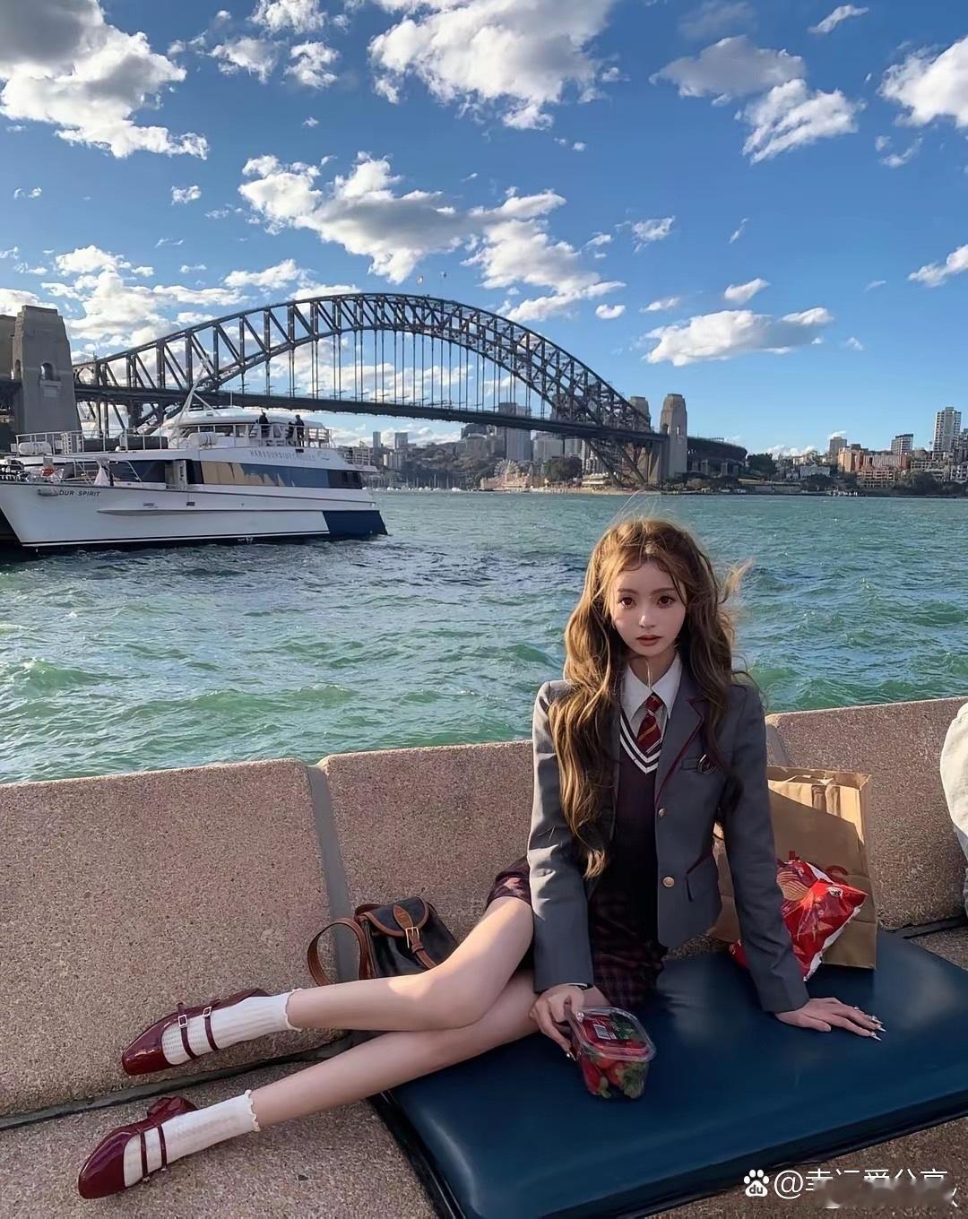 王思聪女友懒懒晒外国旅游照，自称“王族”，是要嫁入王家了？​​​
