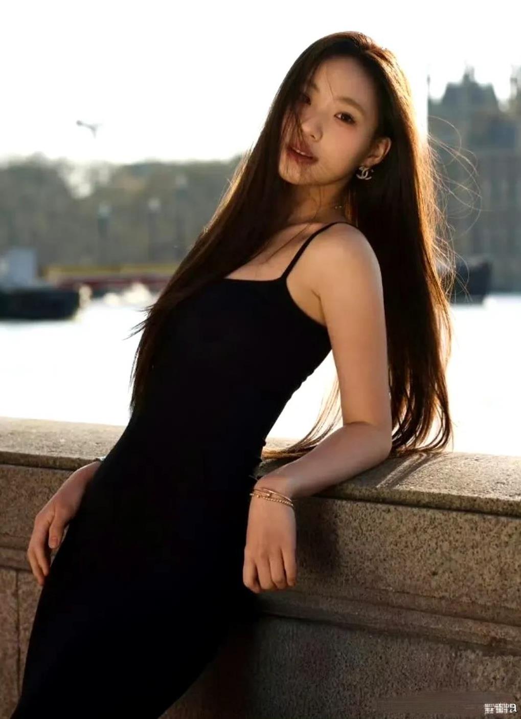小s女儿复刻模仿，周渝民才发声大s去世后，小s二女儿最早走出失去姨妈的痛苦，