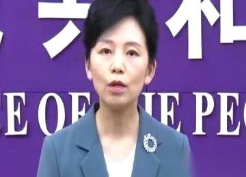 还在聊稀土呢？那都是前菜，小场面。真正要命的后手，已经悄悄递出来了，而且好多