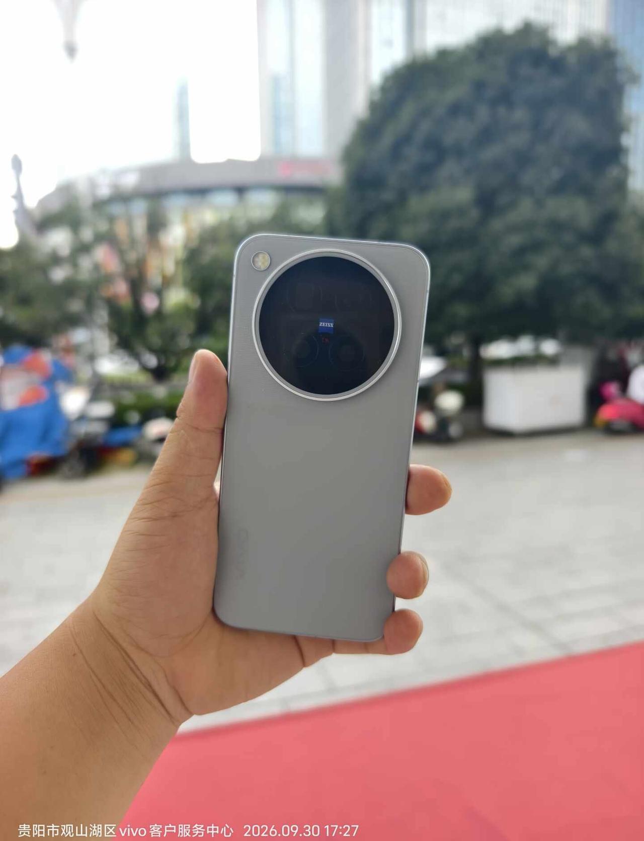 vivox500pro，小屏党的福音来了很多人喜欢vivo拍照但是屏幕太大，x