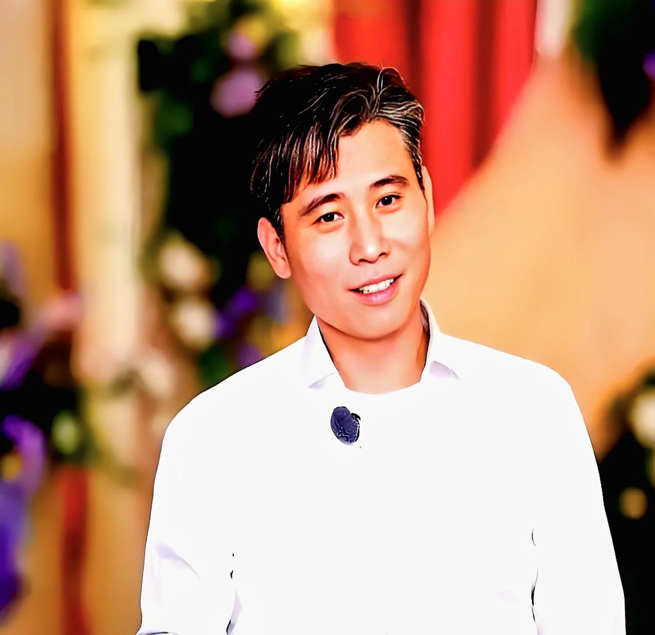 明星李乃文真是拼，51岁爸爸五个娃，还有一对双胞胎说到李乃文，好多人第一反应