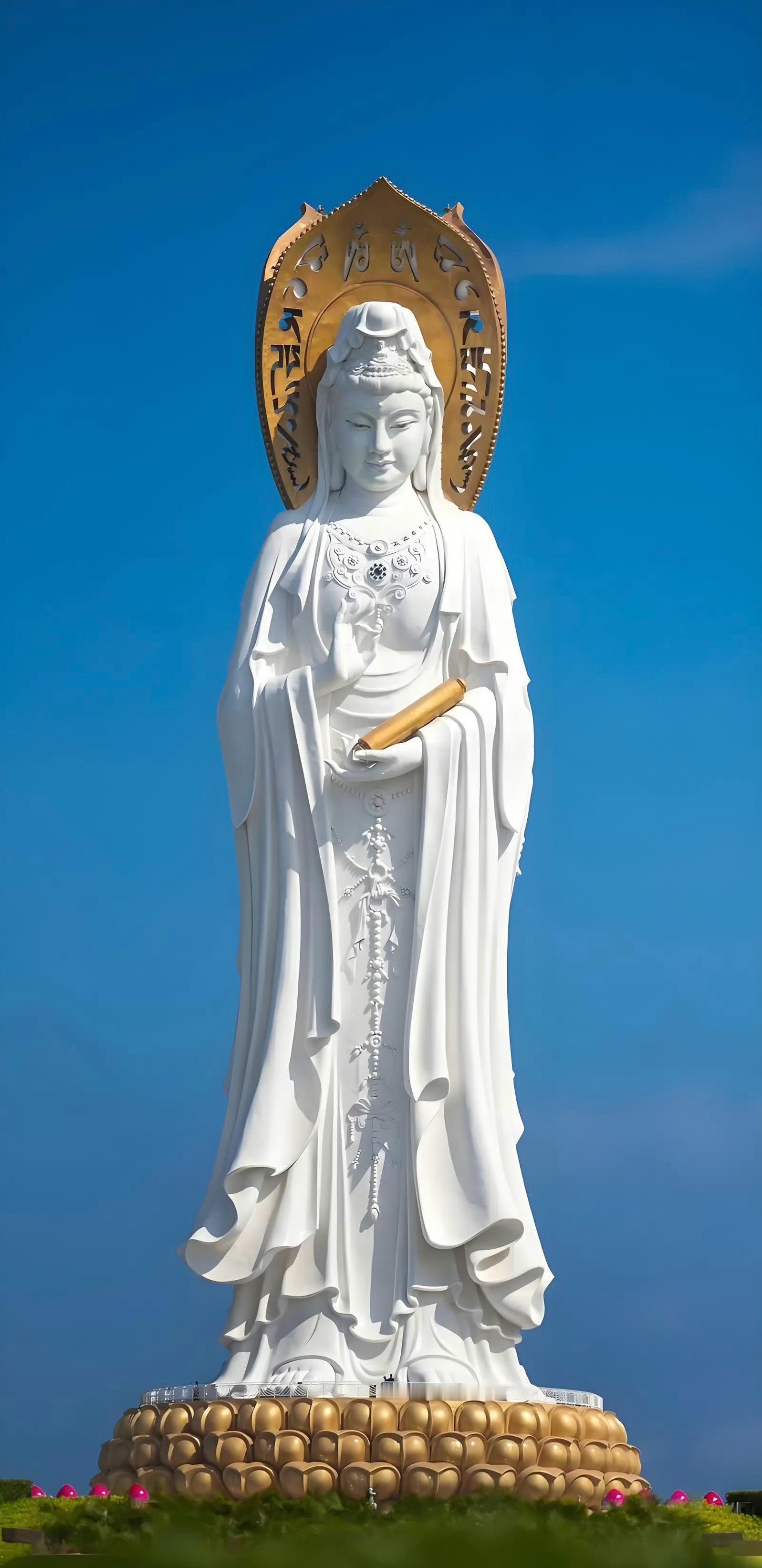 遇见观音之时，不要假装没看见！留下四个字：“幸福安康”。菩萨定会保佑你。