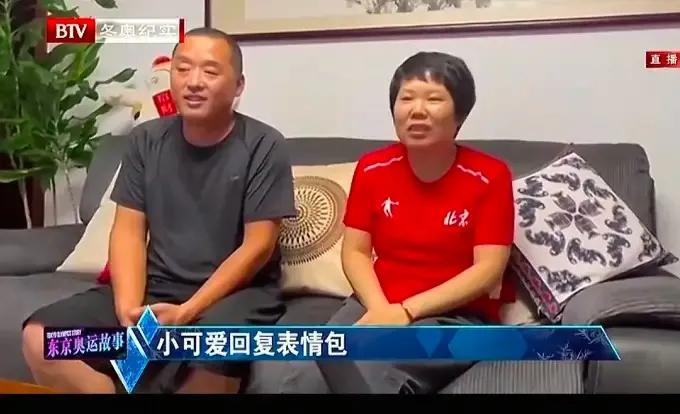 张家齐的父母不应该那么早的就辞掉工作，毕竟年纪轻轻的不工作，社保就需要自己缴纳，