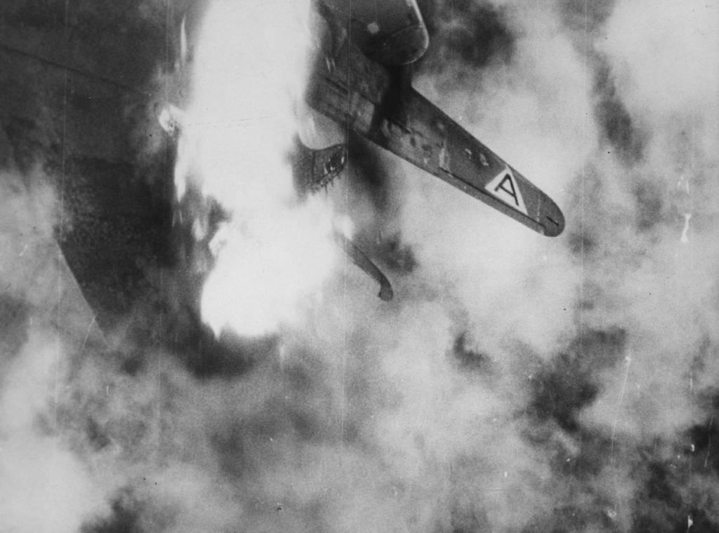 1944年4月8日，隶属于第91轰炸大队第323中队的波音B-17G“小威利”（