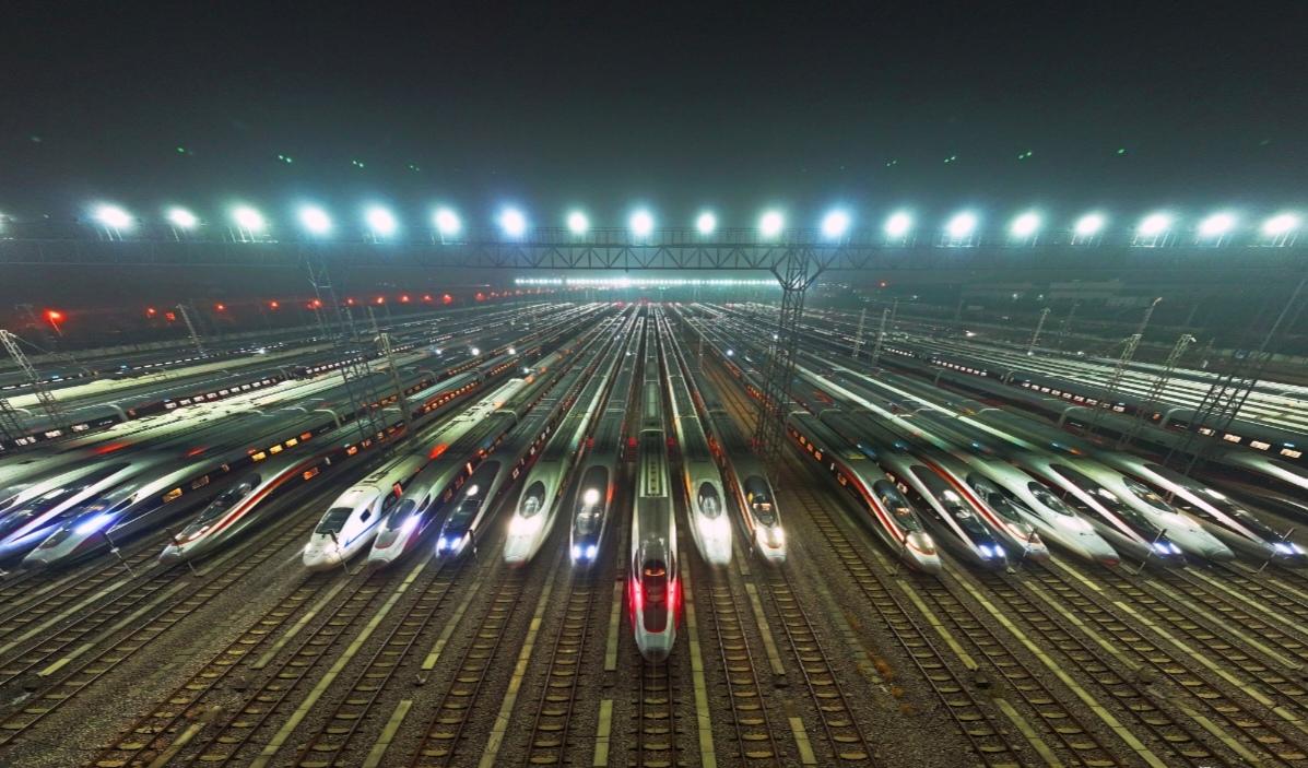 国内动车组数量超过4000列，上海、广州、北京配属数量位列前三位。目前全路在营