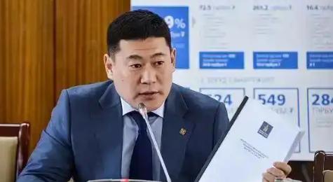 蒙古国乱成一团，反华到底图啥？蒙古国首都乌兰巴托的街头又闹起来了，这回依旧是熟悉