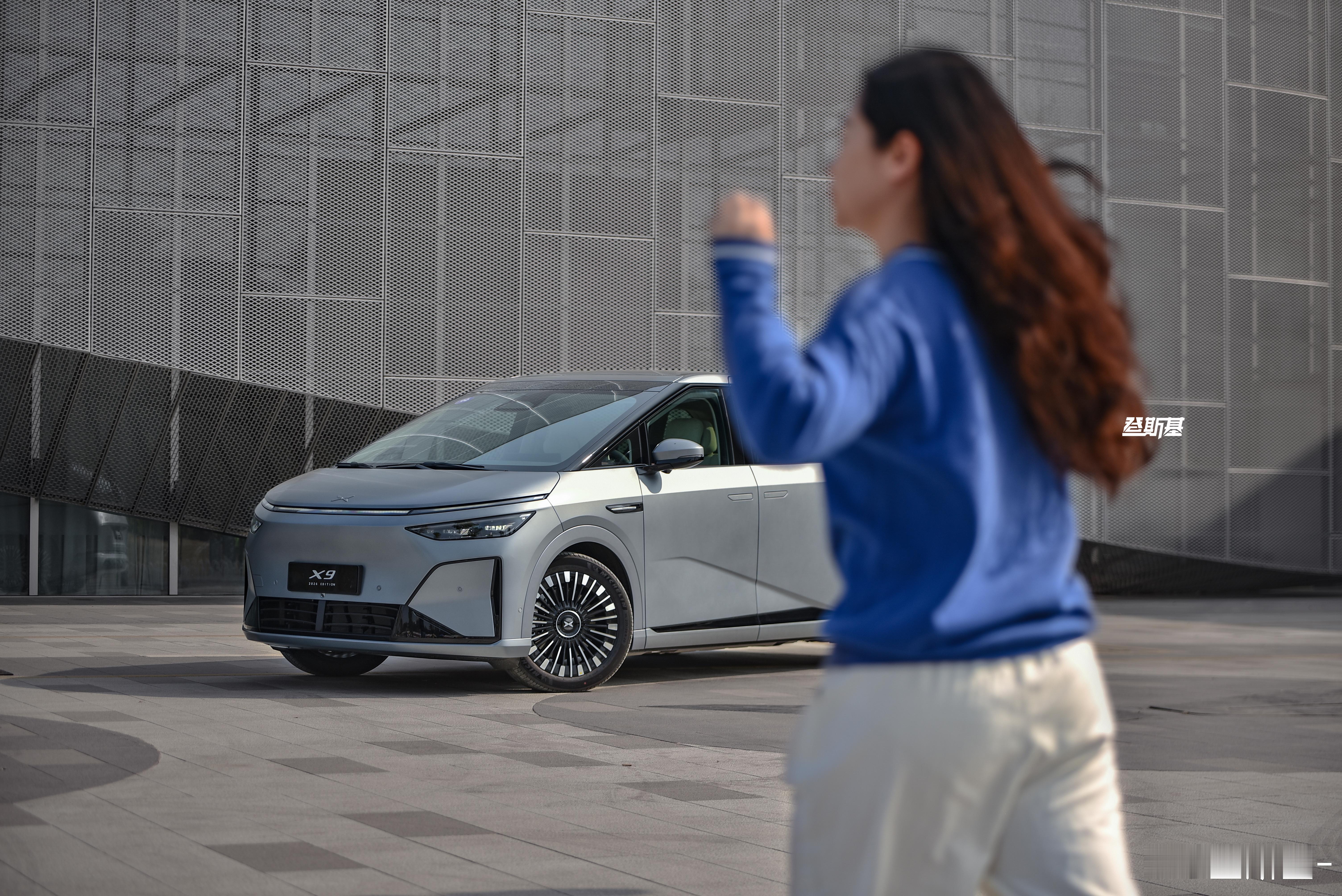 2026.02.07蹭拍小鹏2026款纯电X9。一车双能的布局下，小鹏纯电与增程