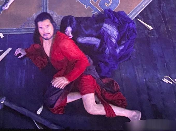 不是？没人说纣王的腿吗，当时看电影怎么没在意