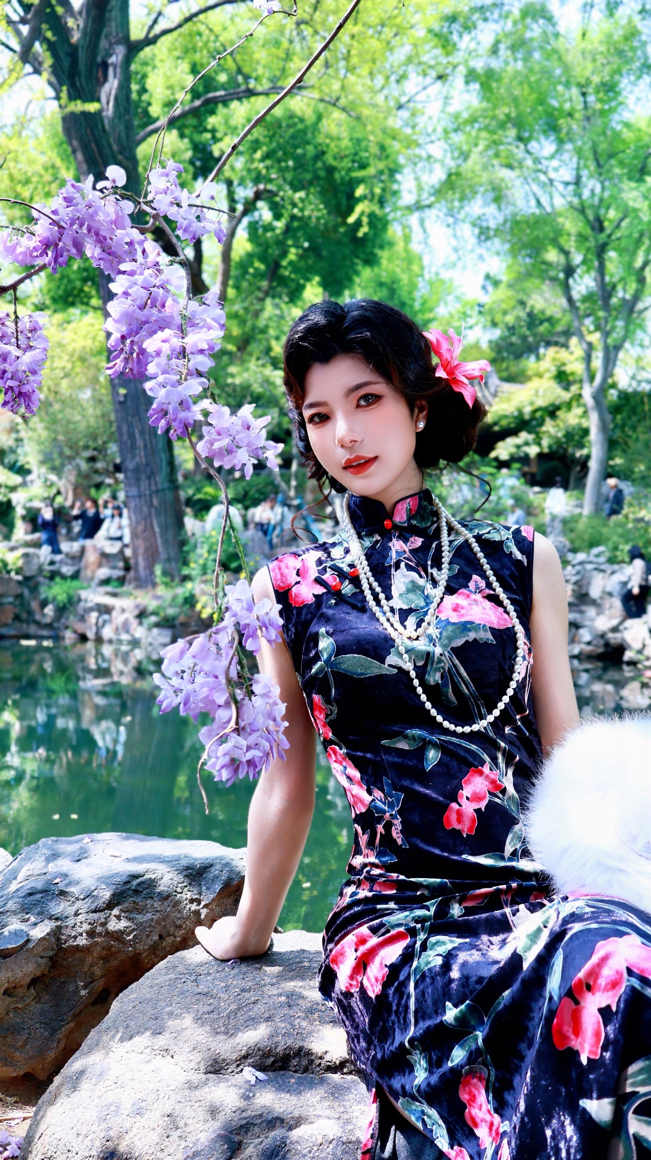 “君记否，黄昏后，柳梢头，月如钩”