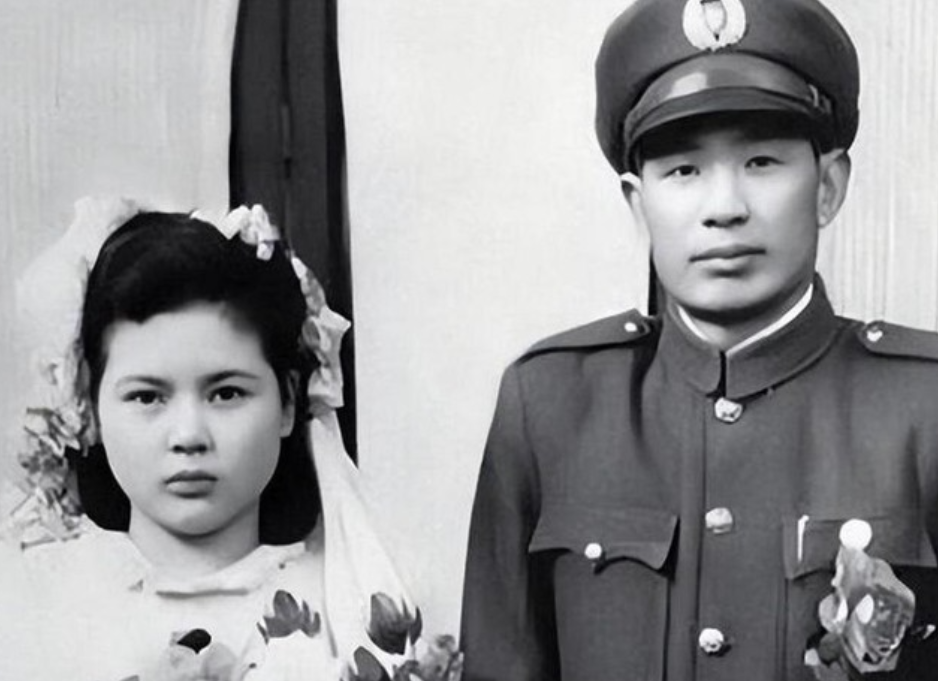 1945年，一名中国远征军连长娶了一名日本女战俘，两人婚后在四川隐居。连长万万没