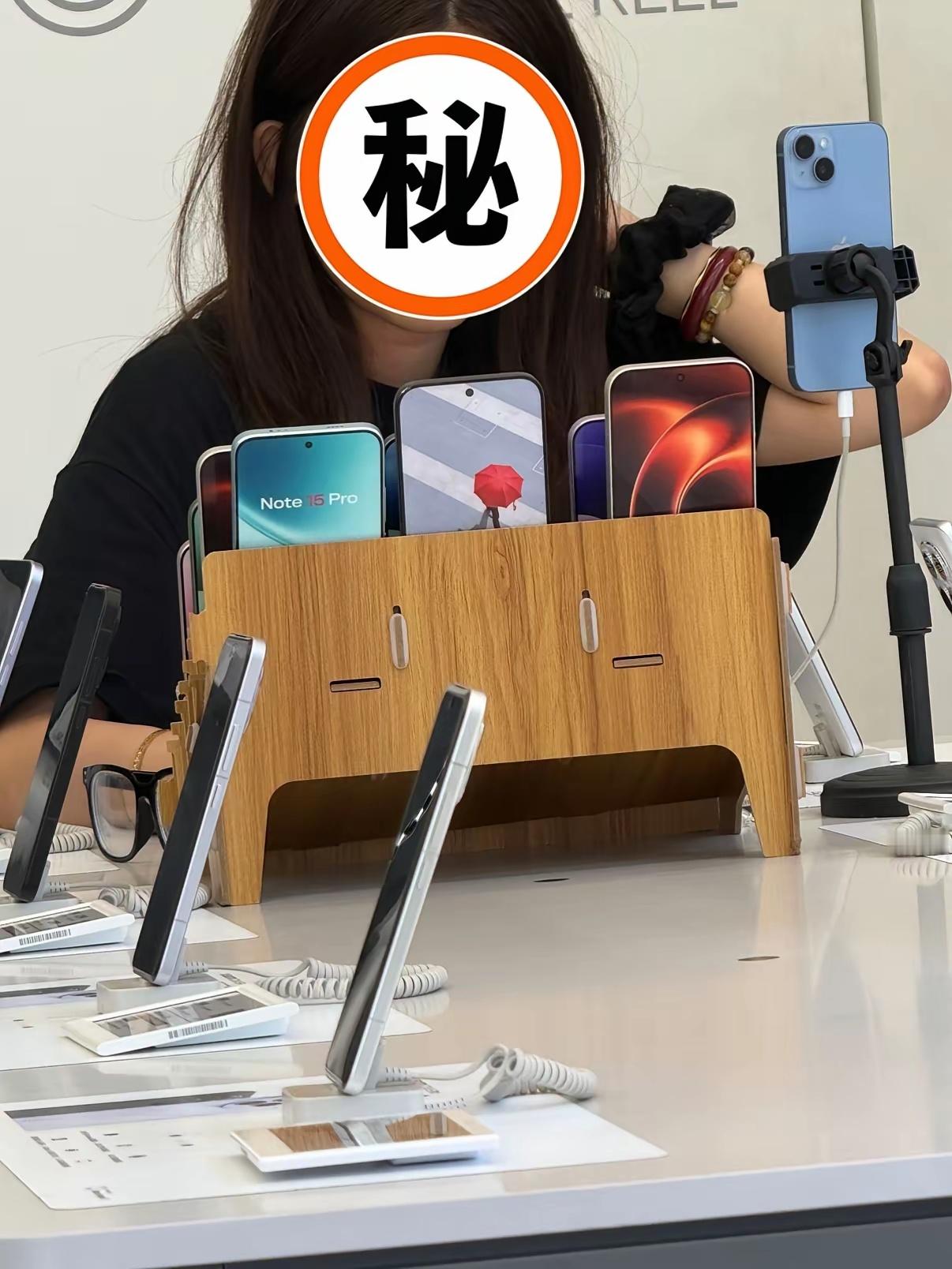 小米手机专卖店用苹果手机直播为什么不用小米手机直播呢？谁来解释一下