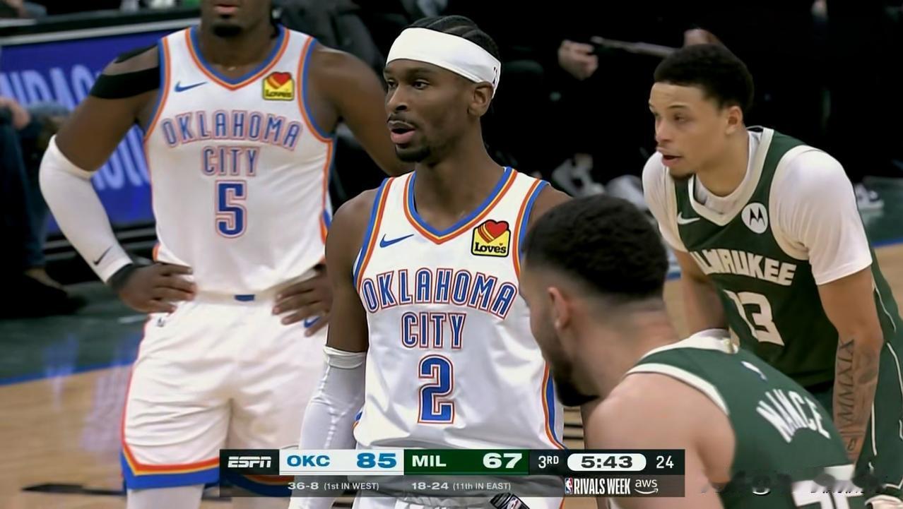 雷霆巨星亚历山大绝对是当今NBA第一球星！在今天雷霆客场以122：102大胜雄鹿