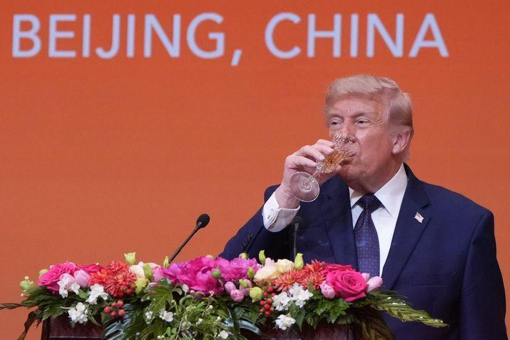 特朗普北京之行的收官时刻，原本以为就是常规的握手合影、发表联合声明那套流程，结果