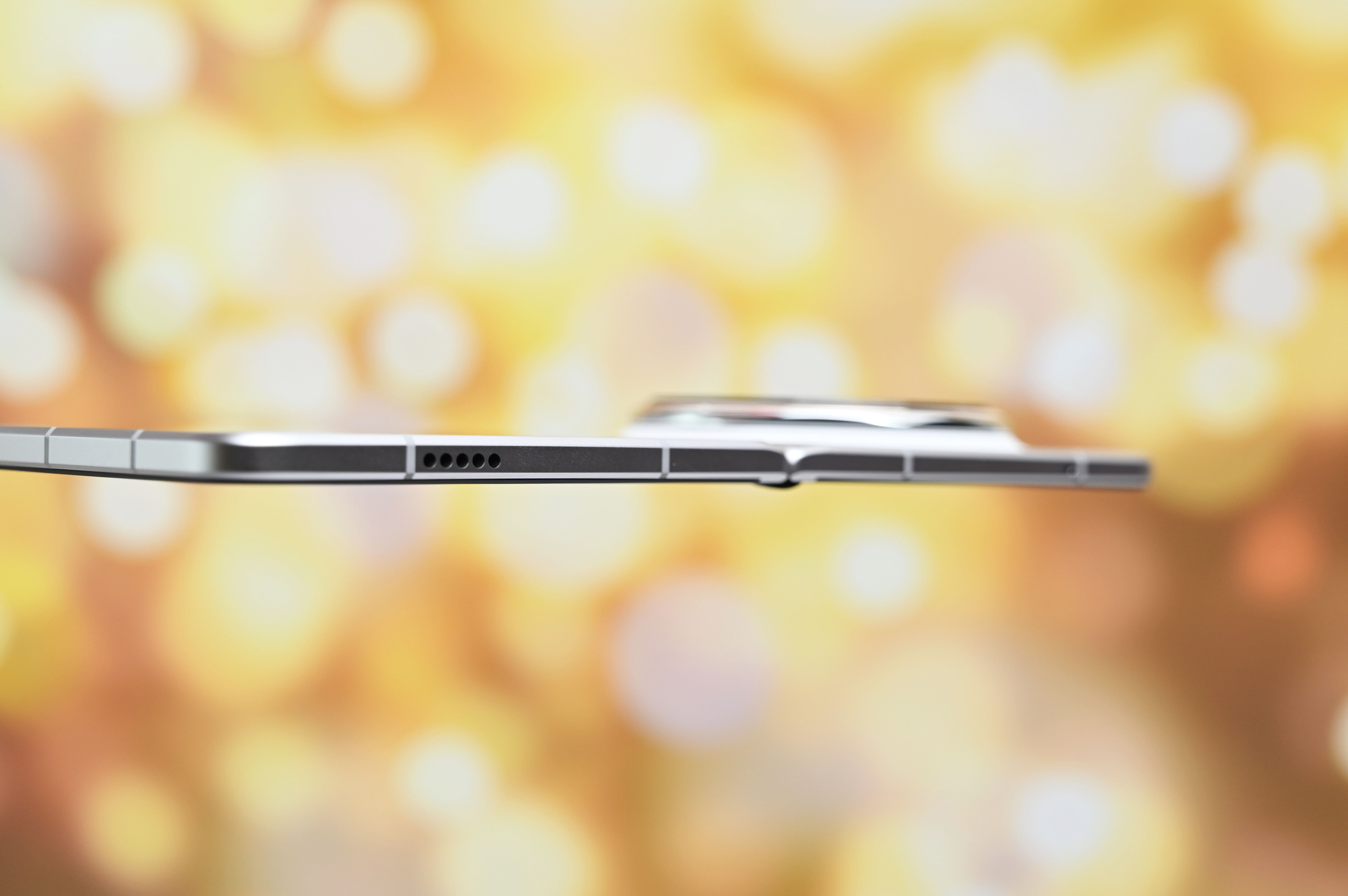 荣耀MagicV6相比上一代电池容量大了，续航久了，影像能力也更强了。但是你看