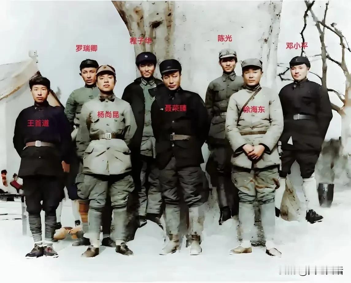 1936年冬，红一方面军8位将领合影1936年冬，红一方面军8位将领合影，地