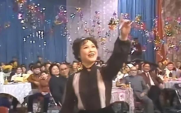 李谷一发文回忆春晚生涯：这封信，值得我们一边放歌一边读除夕夜的客厅，总萦绕着