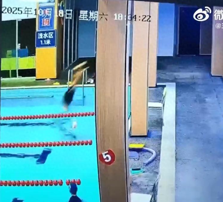 这账该怎么算？浙江宁波一体育老师在1.1米浅水区跳水，颈椎断裂后不幸离世。