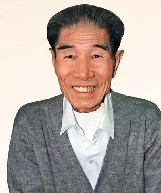 著名演员赵连甲说有一回，他和马季，大老远跑到李文华家中串门。 李文华待客十分