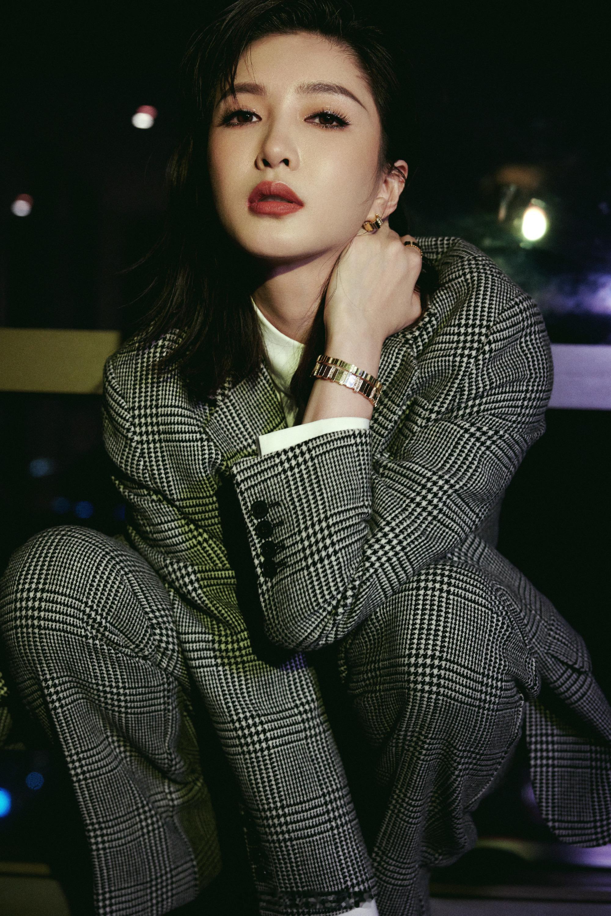 江疏影湿发西装造型好酷好美