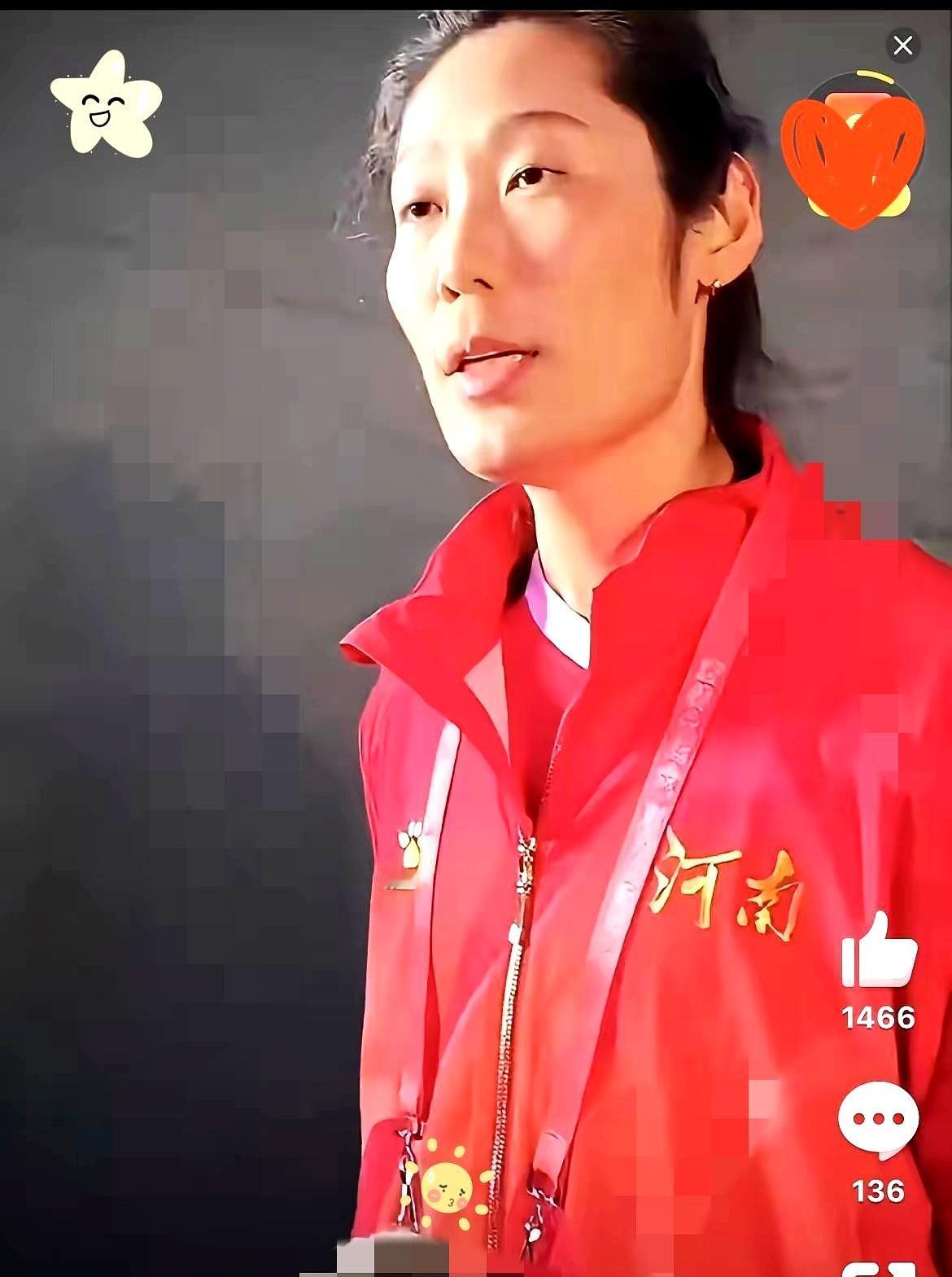 一句“没考虑过”，朱婷的回应真的扎心。东京奥运会带伤上场，女排小组赛出局，她