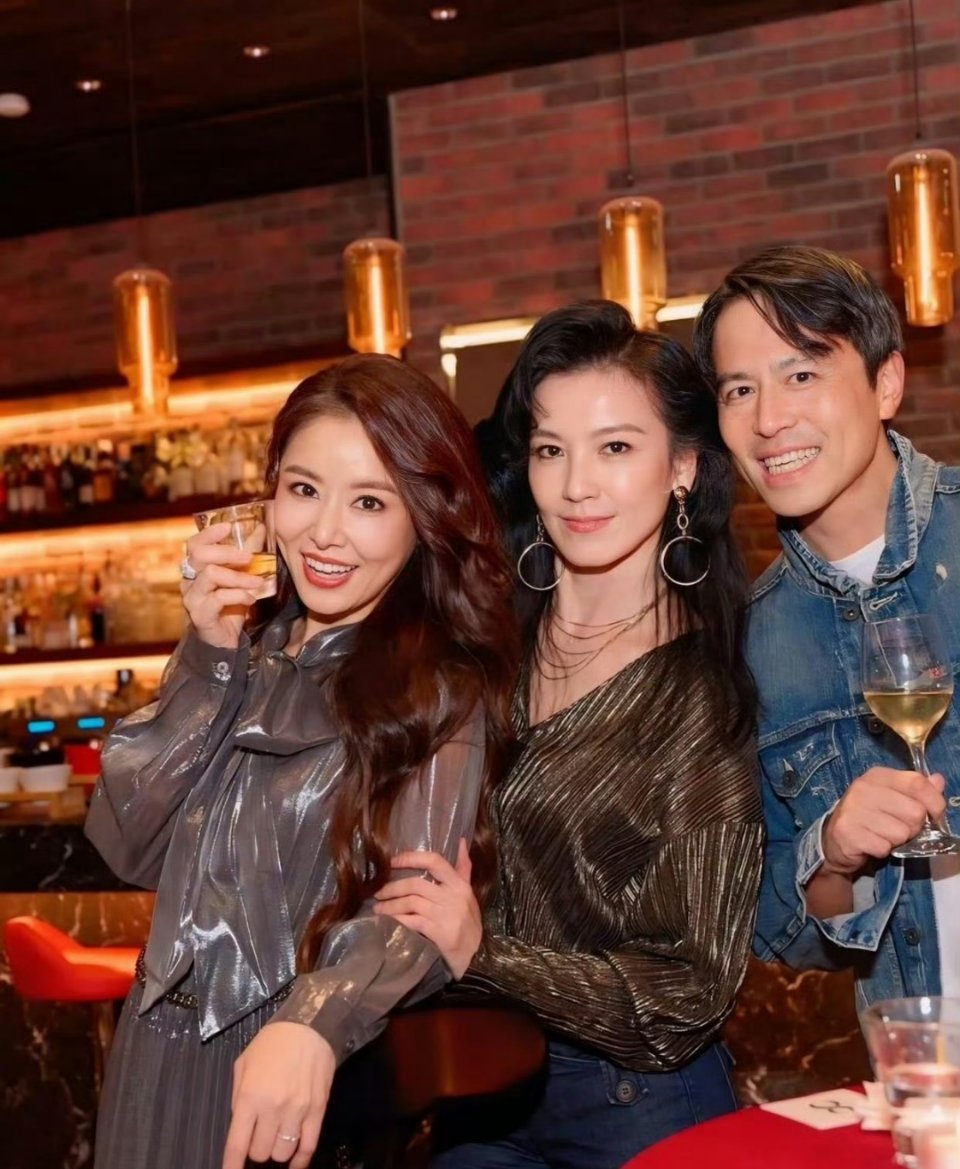 林熙蕾和林心如合照美翻了，虽然只小一岁，但她的面部明显抗老许多，一点都不显老。