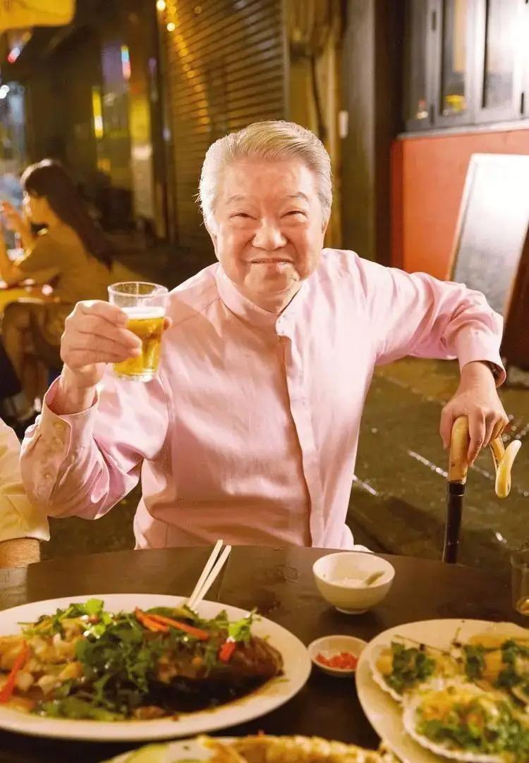丁克主义蔡澜真正做到了从一而终，而很多男人所谓的丁克主义半路大多反悔，如蔡