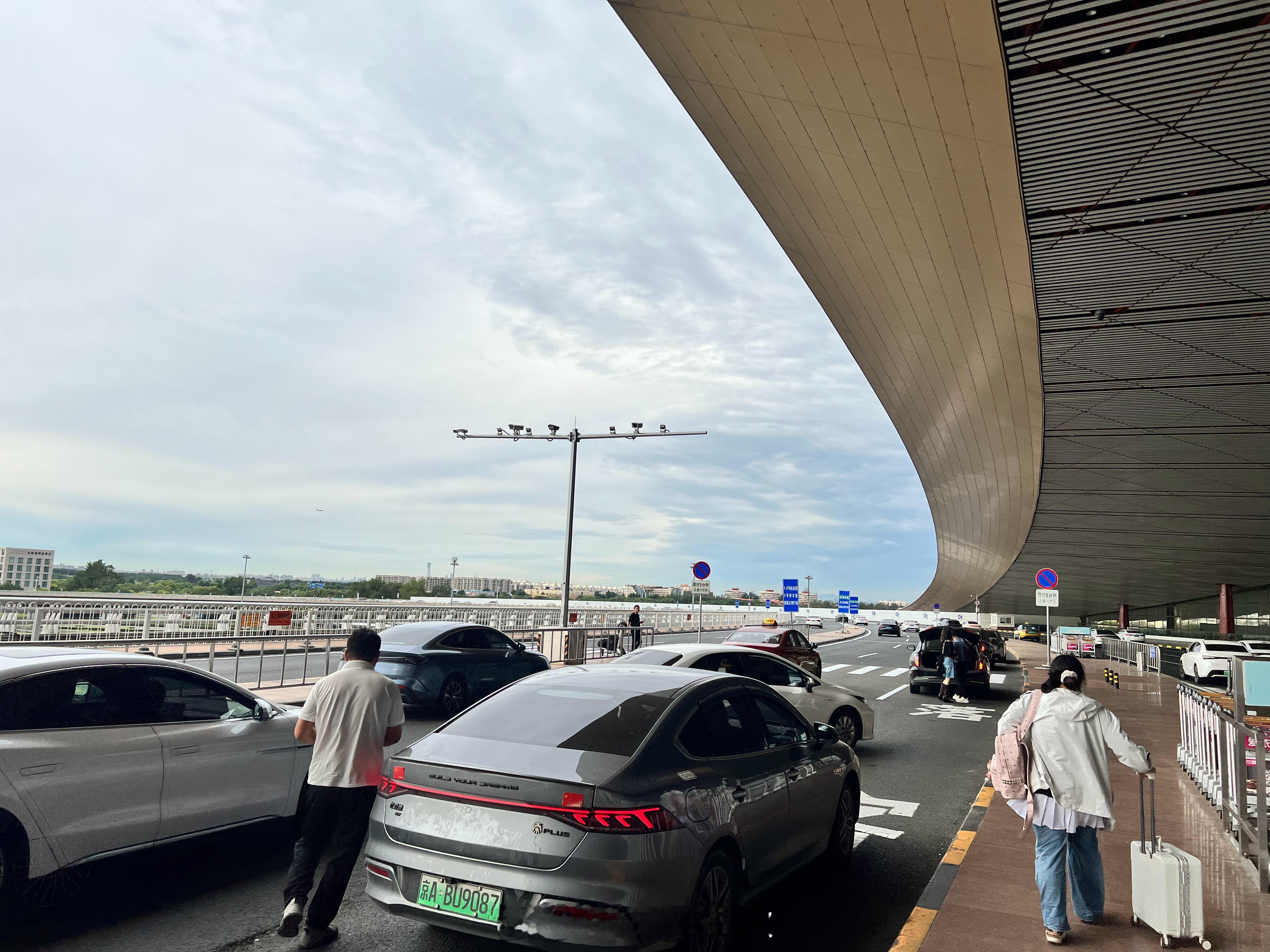 来机场了，昨晚失眠，困成狗了我的日常plog失眠​​​