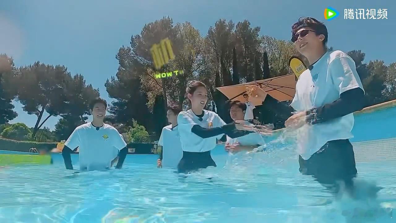 对刘宇宁怕水有了实感刘宇宁怕水程度谁被刘宇宁海上名场面逗乐，独自开摩托艇越开