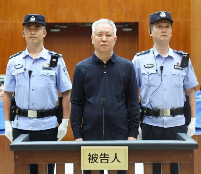 许家印被判无期徒刑！怎么看？该来的总会来，不是不报，时辰未到！一般无期徒刑在