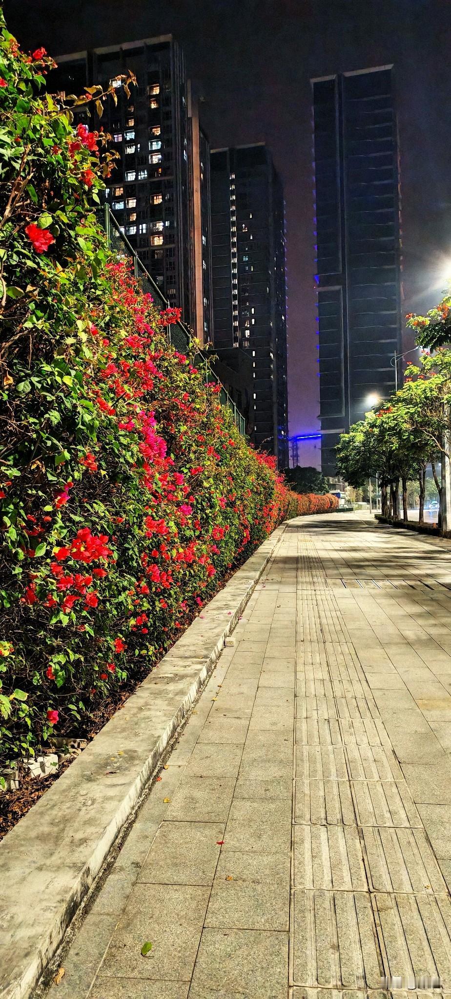 女子54岁，再过几个月就退休了，看来是事业单位，她说退休金有一万多。但有一件事