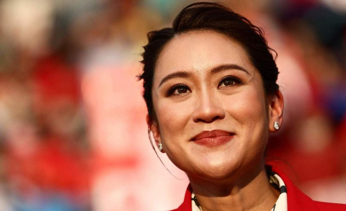 泰国总理没事儿，有人罩着她呢！哇塞！泰国总理佩通坦现在可