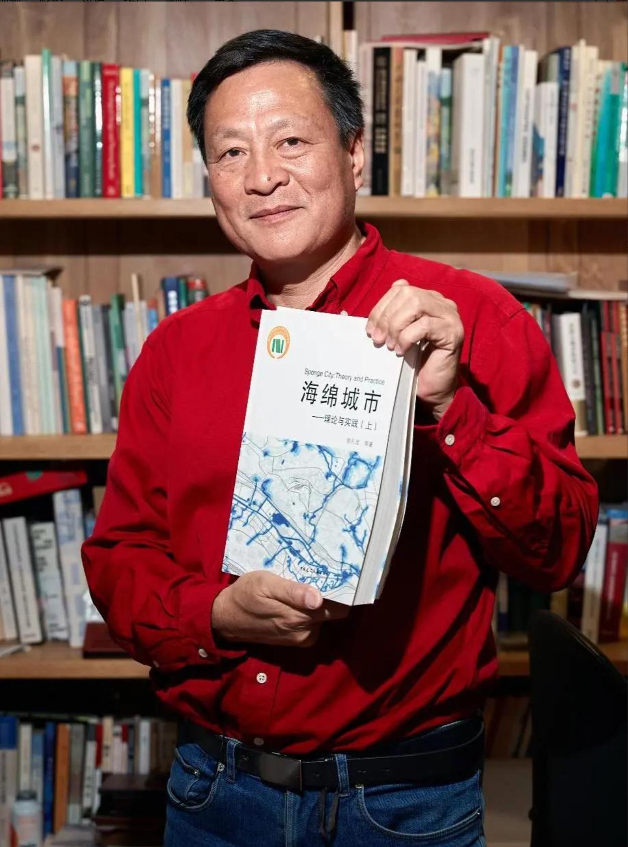 62岁北大院长，坐67年前老飞机拍“海绵城市”，结果湿地先把他吞了！原来，这